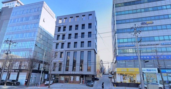 압구정역 인근 대로변 코너빌딩 400억원 매각 추진...신사동 핵심 입지 자산 주목
