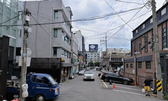 ‘용산 개발 호재’ 용산구 남영동 코너 입지 꼬마빌딩 36억 원 매물 출현... 소로각지 입지 눈길