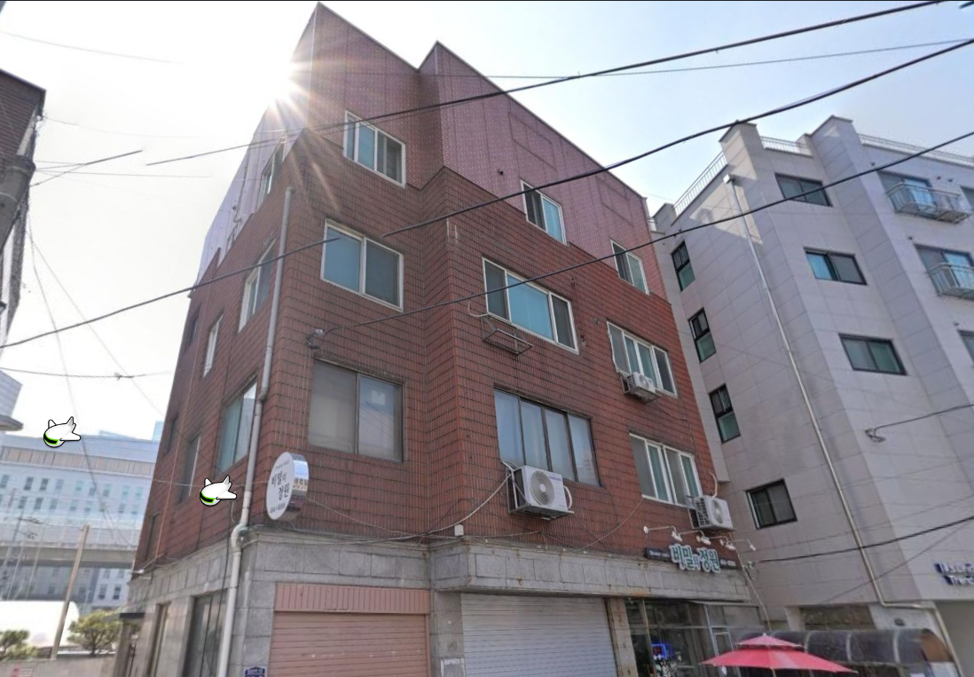 서울 성동구 성수동1가 656-821 왕십리로14길 22-2에 위치한 3층/지하1층 규모의 복합용도 건물